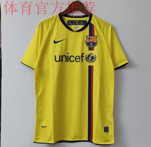 巴萨新球衣热潮：纪念经典瞬间，引发球迷共鸣